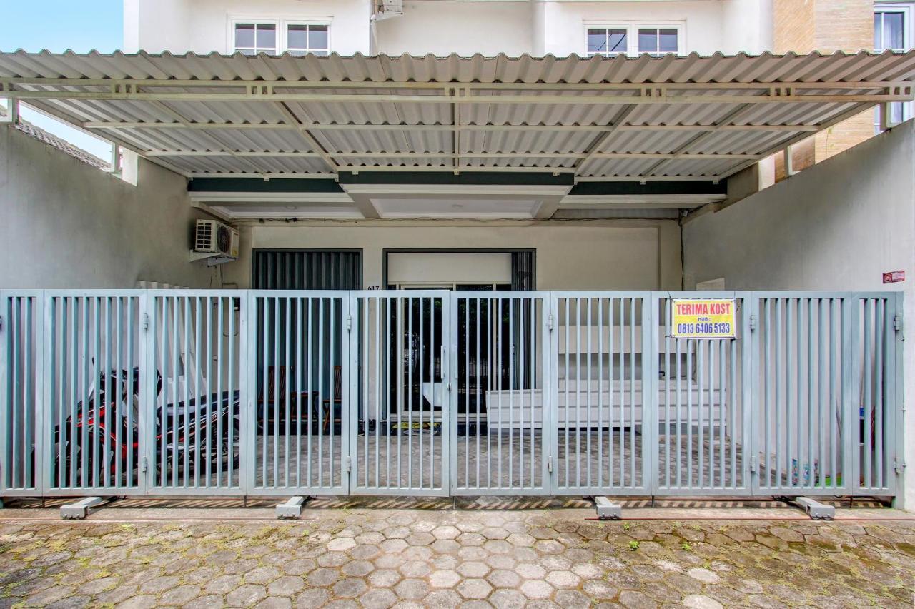 Hotel Oyo 92479 Pasadena House Krapyak Exterior foto